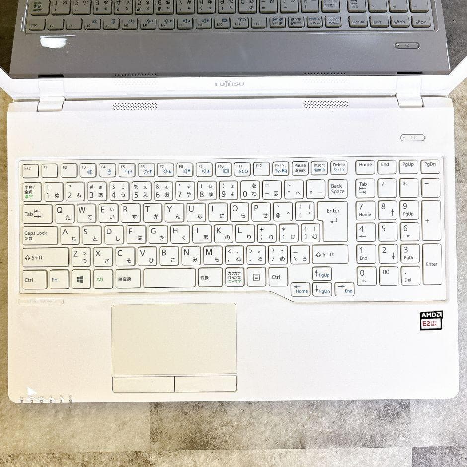 かわいい白❣快適ノートパソコン✨SSD搭載 カメラ付き 薄型 Windows11