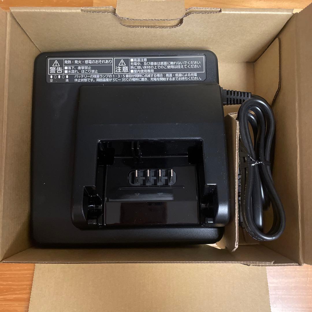 未使用品 Panasonic 充電器 NKJ075Z