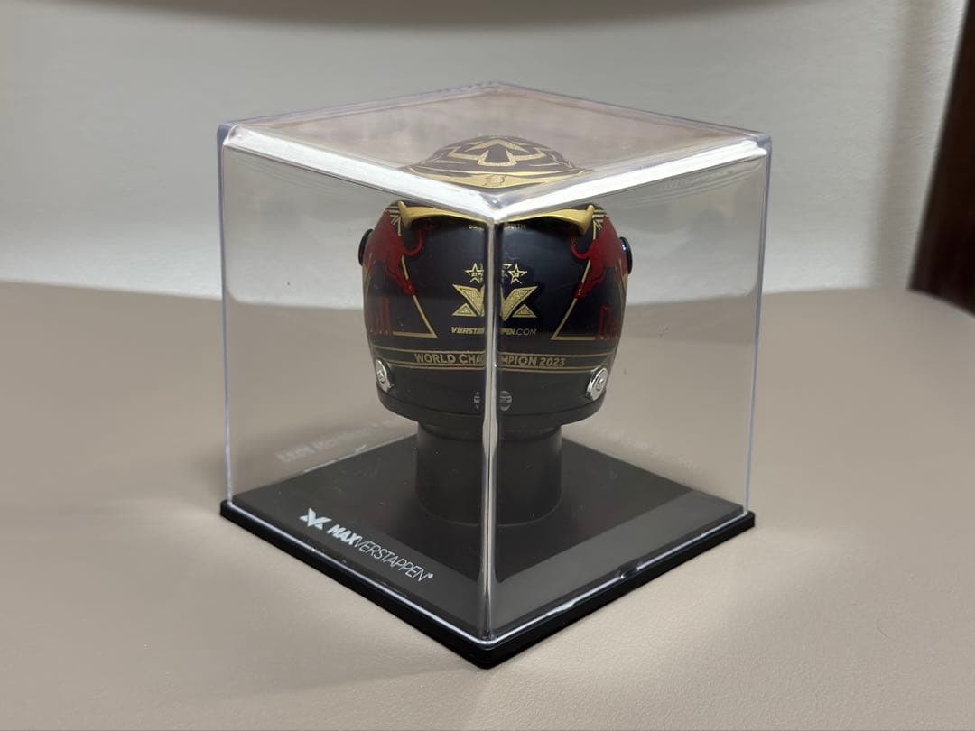 マックスフェルスタッペン 2023ワールドチャンピオンヘルメット 1/4スケール