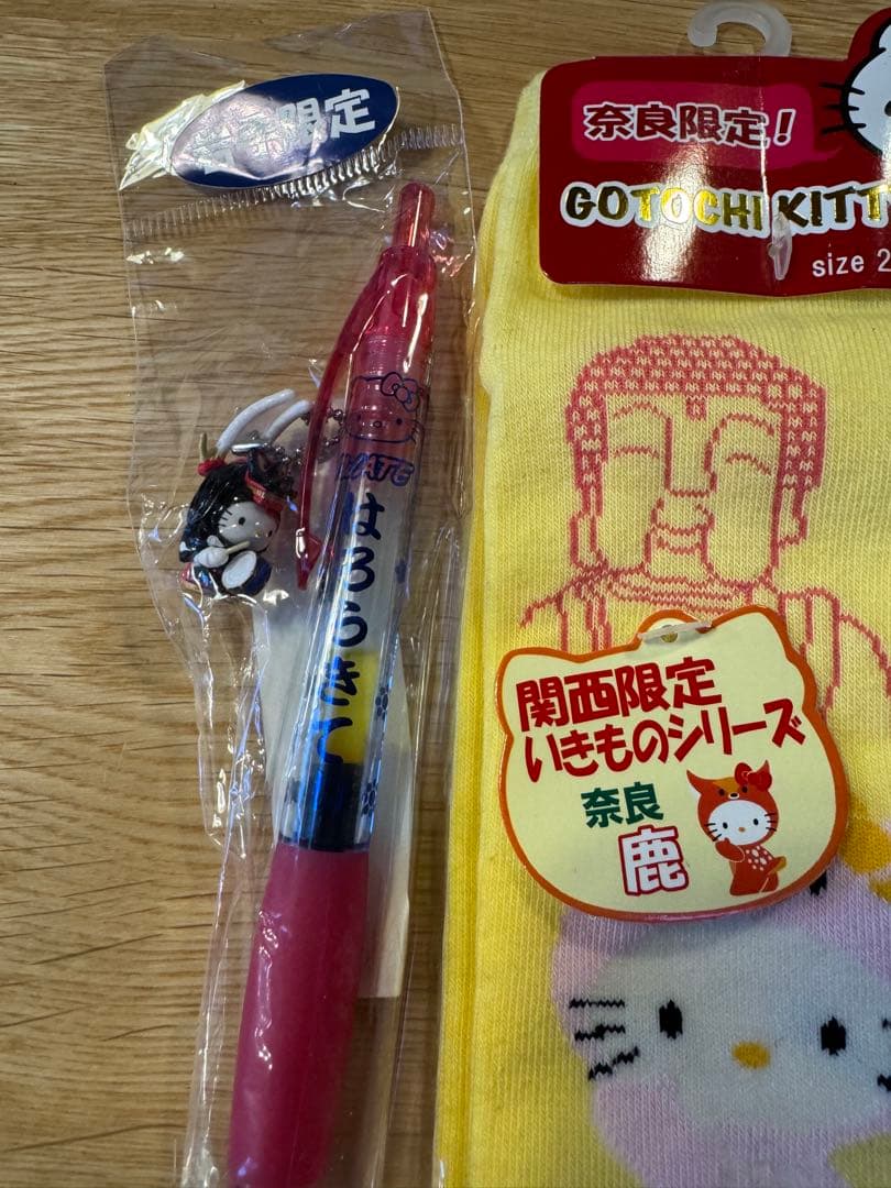 ヒ*マ様 ハローキティ　根付け　ストラップ　地域限定品　３3＋3個　おまけ多数