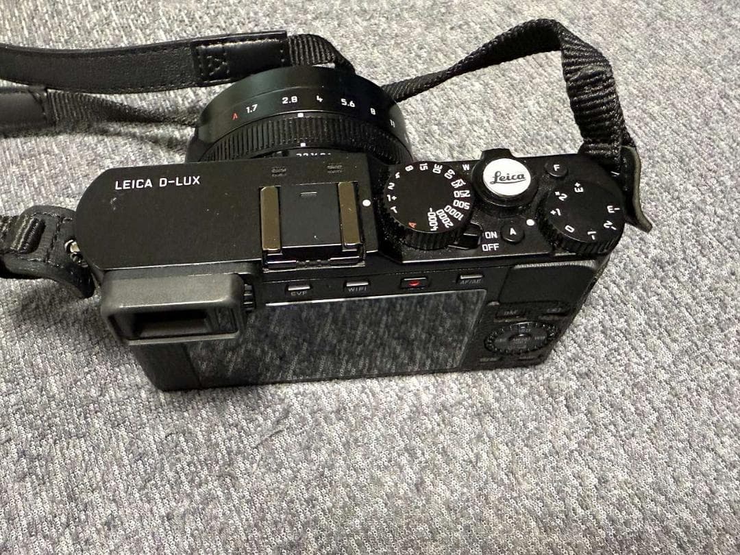 LEICA コンパクトデジタルカメラ バッテリーチャージャー付き