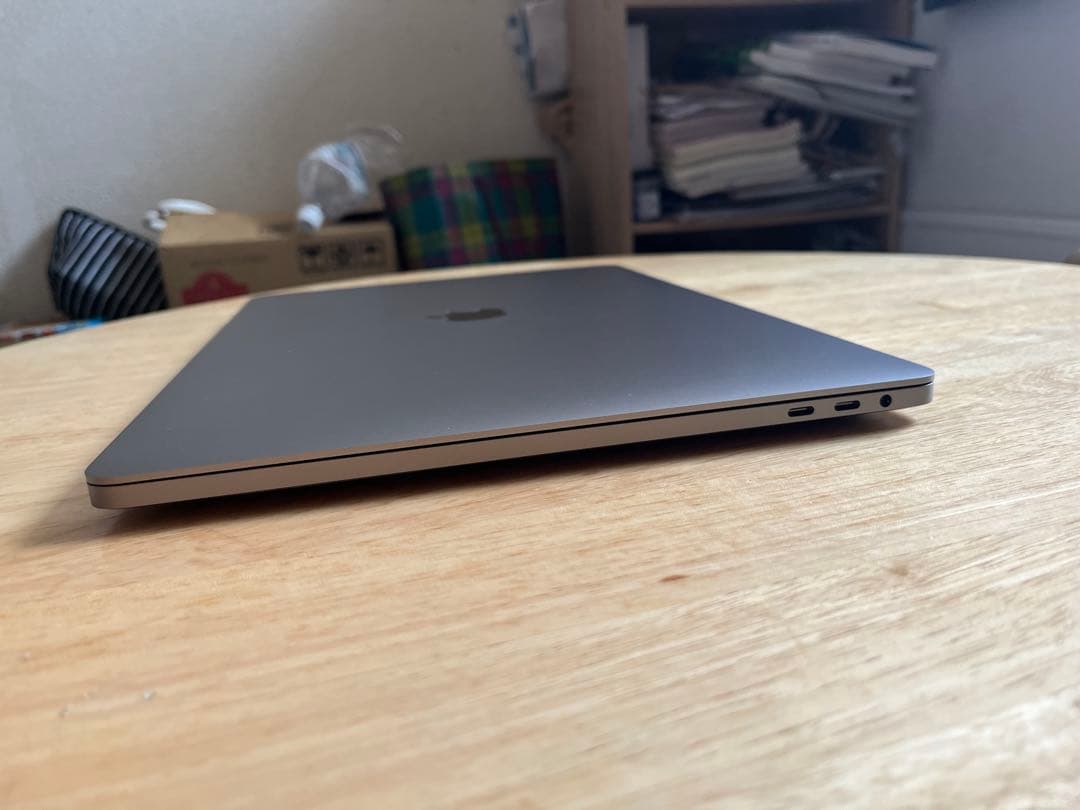 MacBook Pro 2019 32GB 1TB ストレージ