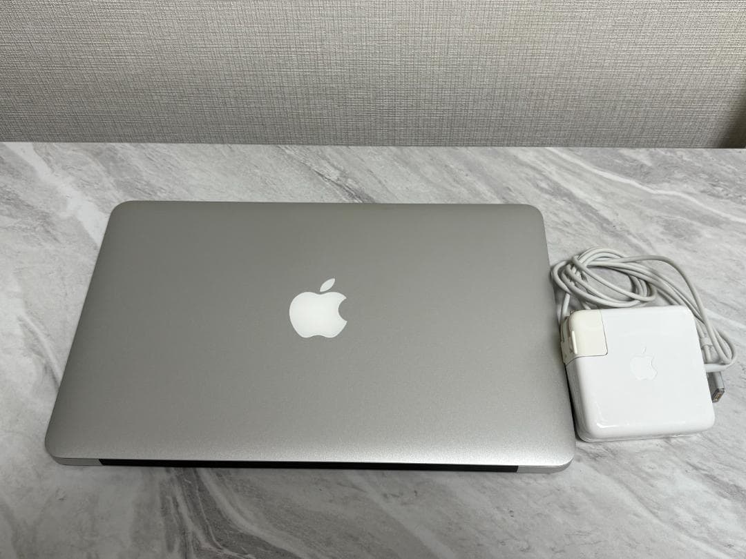 Apple MacBook Air 11-inch Mid 2013 シルバー