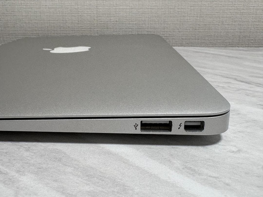 Apple MacBook Air 11-inch Mid 2013 シルバー