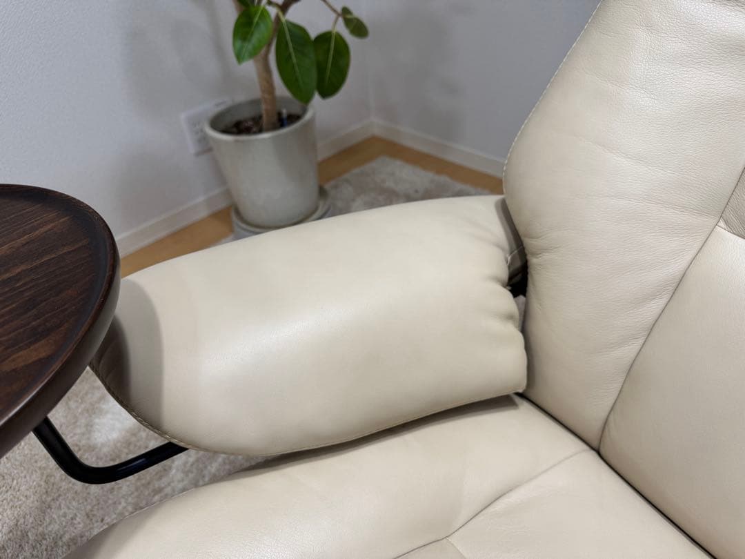 カリモク家具 約47万 本革 ザファースト リクライニングチェア オットマン付