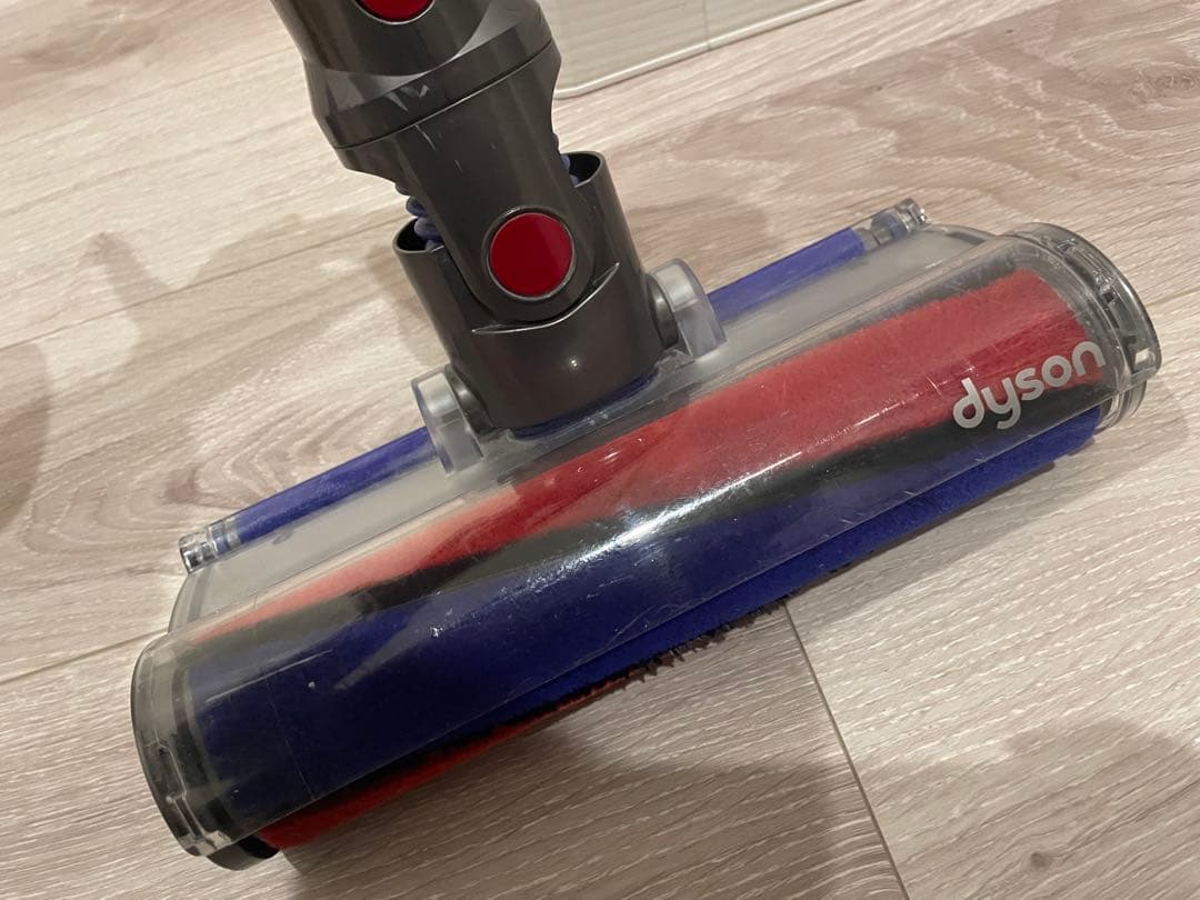 Dyson V8 Fluffy 掃除機 本体と付属品