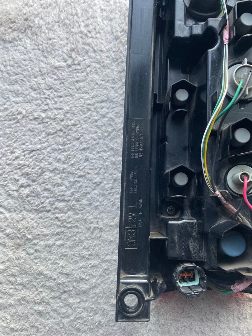 日産キャラバンnv350 後期型純正LEDテールランプ　E26