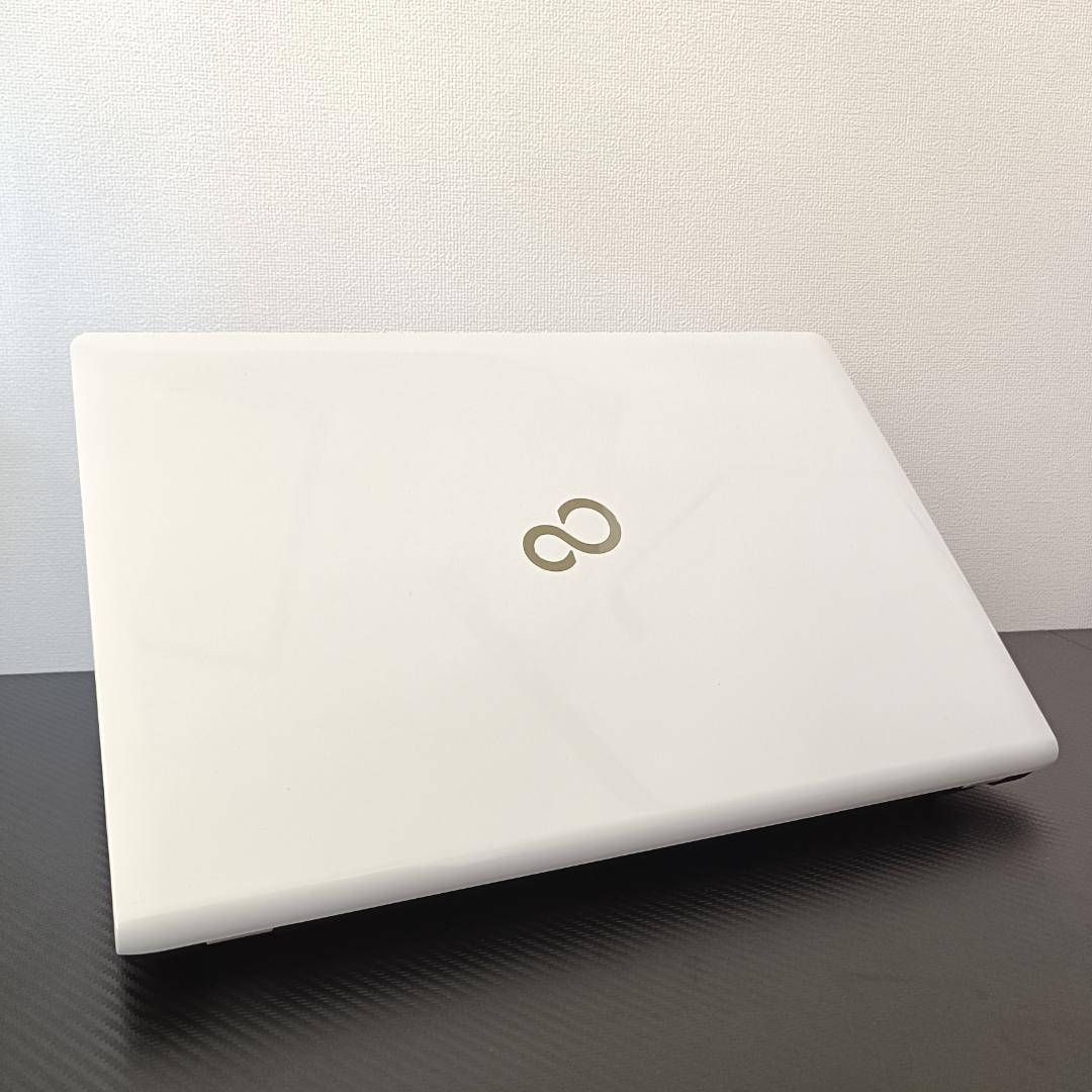 ノートPC Core i7 Windows11 SSD メモリ8GB 富士通 白