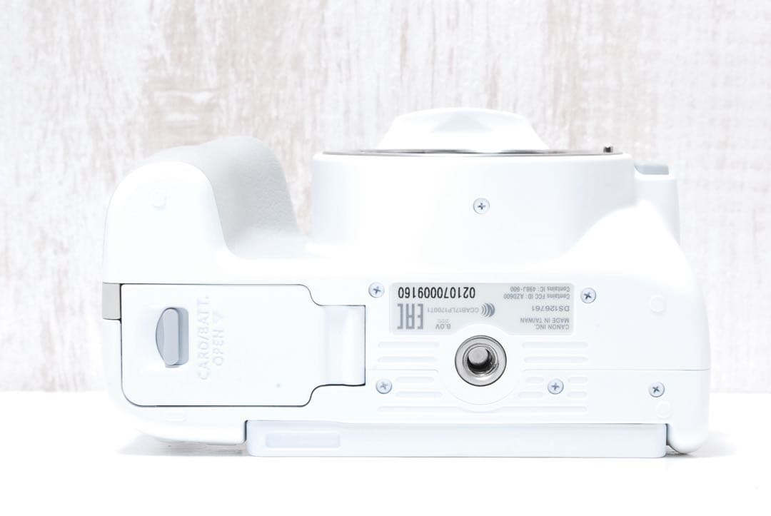 ❤️希少カラーホワイト❤️軽量ボディ❤️手ぶれ補正レンズ　Canon Kiss X10