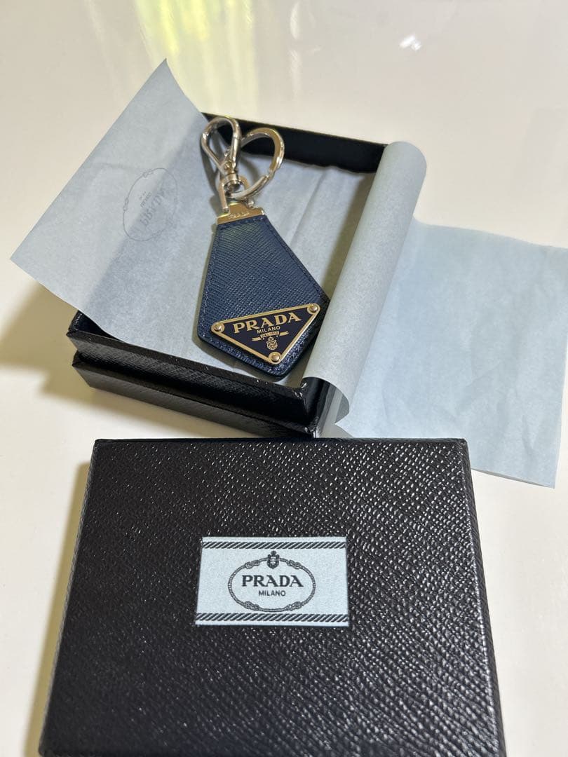 PRADAサフィアーノ ネイビー キーホルダー
