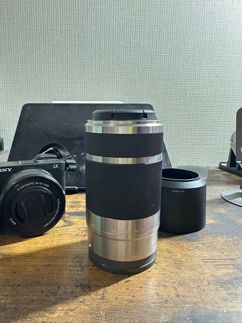 ひ*り様 Sony α6300 ミラーレスカメラ レンズ付き