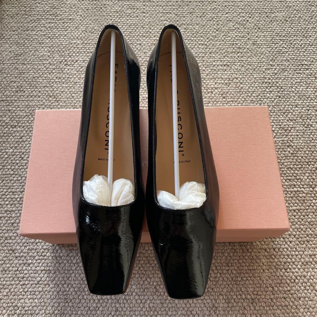 ファビオルスコーニ 黒エナメル スクエアトゥパンプス