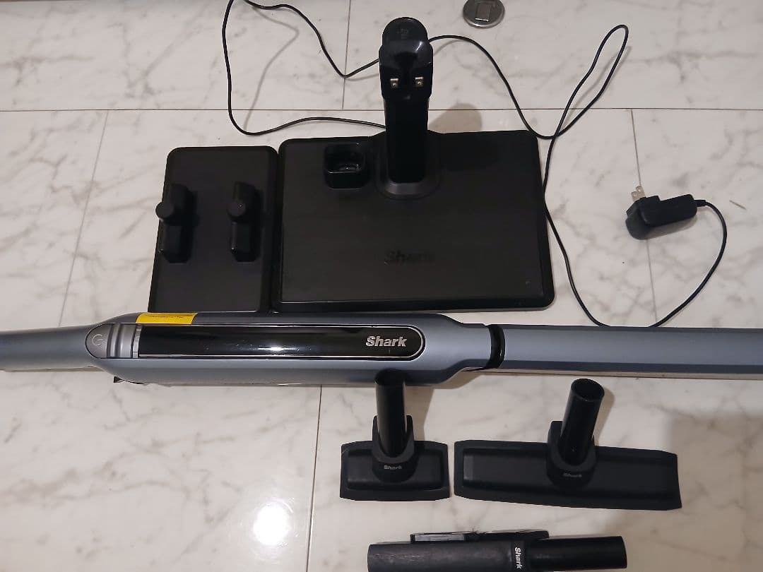 s*4様 Shark CS200JLB コードレス掃除機 自立式充電 スタンド付