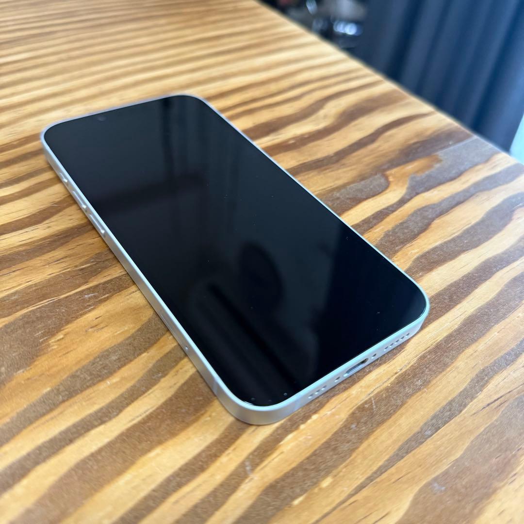 [ほぼ未使用] iPhone16e ホワイト 128GB