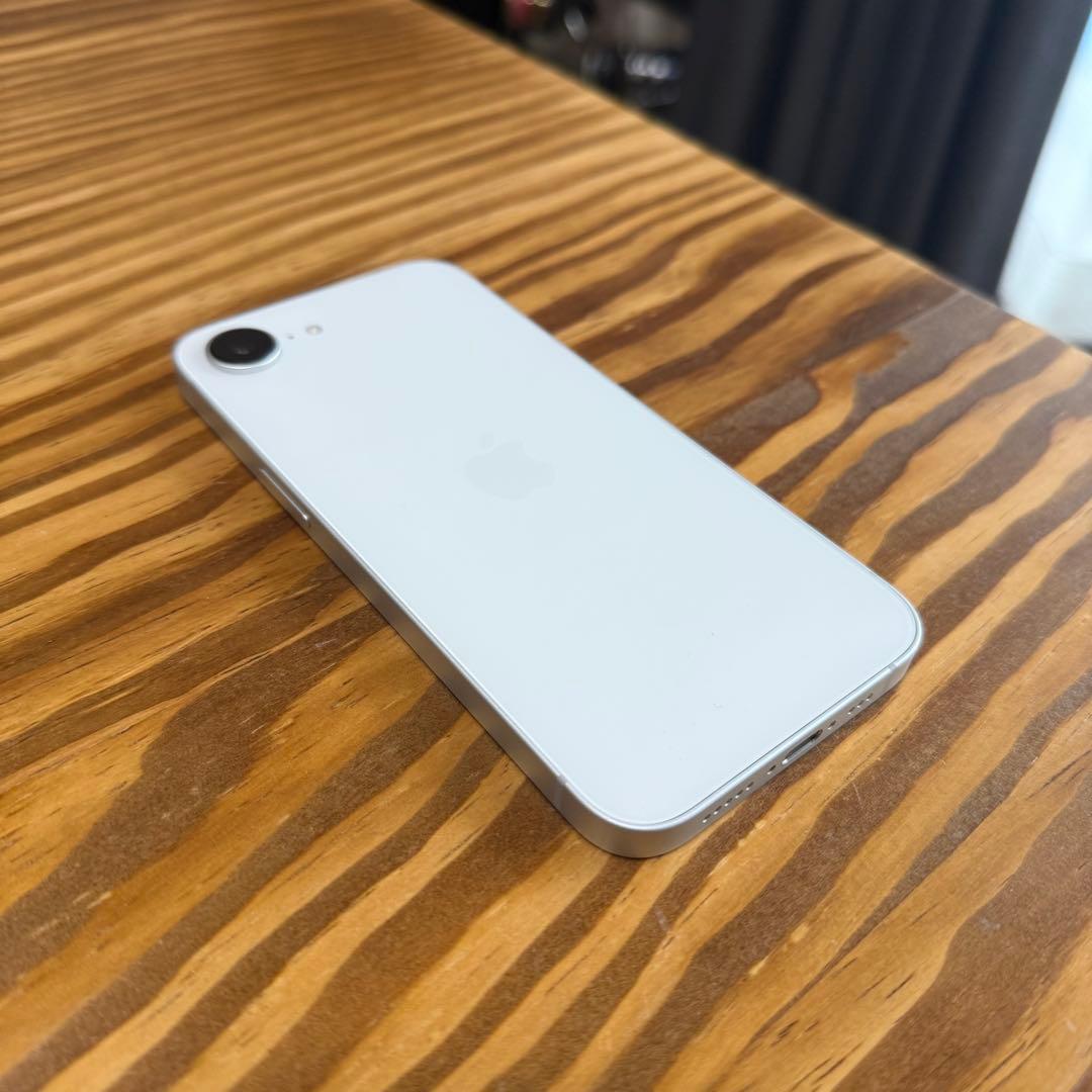 [ほぼ未使用] iPhone16e ホワイト 128GB