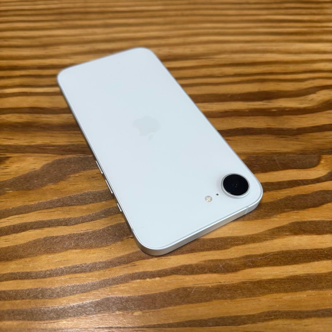 [ほぼ未使用] iPhone16e ホワイト 128GB