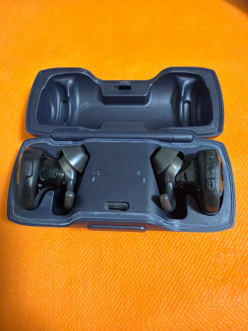 BOSE ワイヤレスイヤホン スポーツタイプ 耳掛け式 充電ケース付