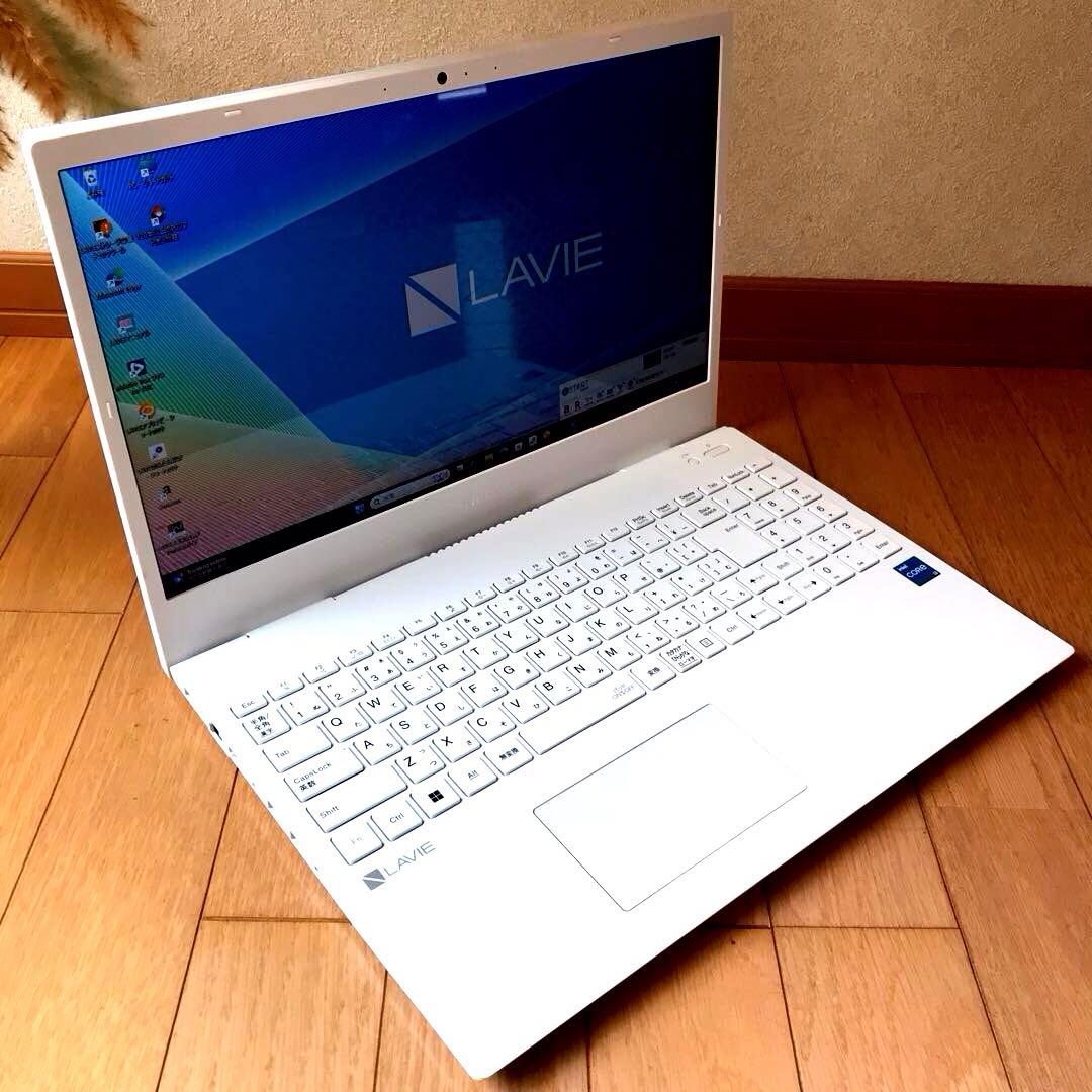 美品NECLaVie N1535/GAW【2023年製モデル】