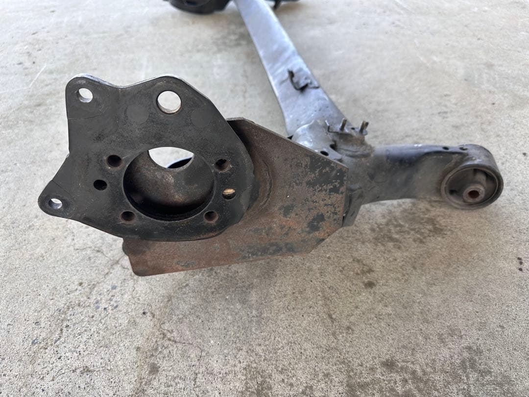 プリウスα ZVW41 加工リアアクスル