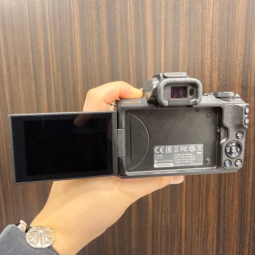 Canon EOS KISS M ミラーレスカメラ レンズ2個セット