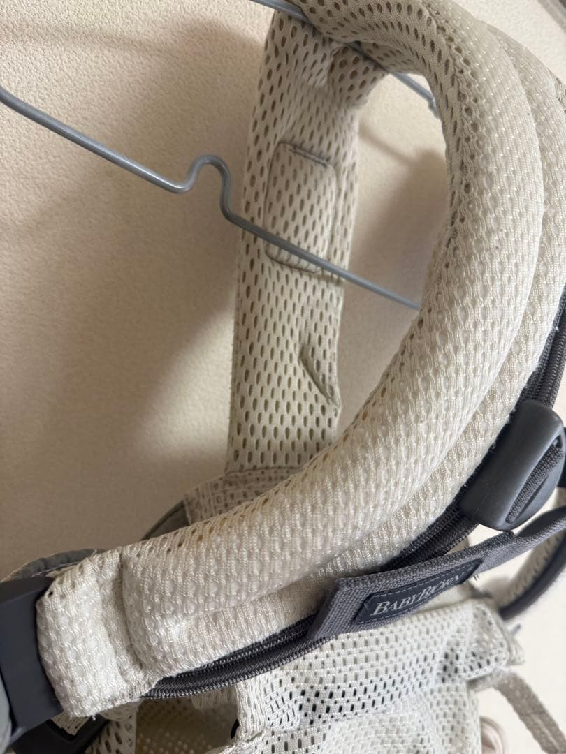 ベビービョルン　ハーモニー　クリーム　抱っこ紐