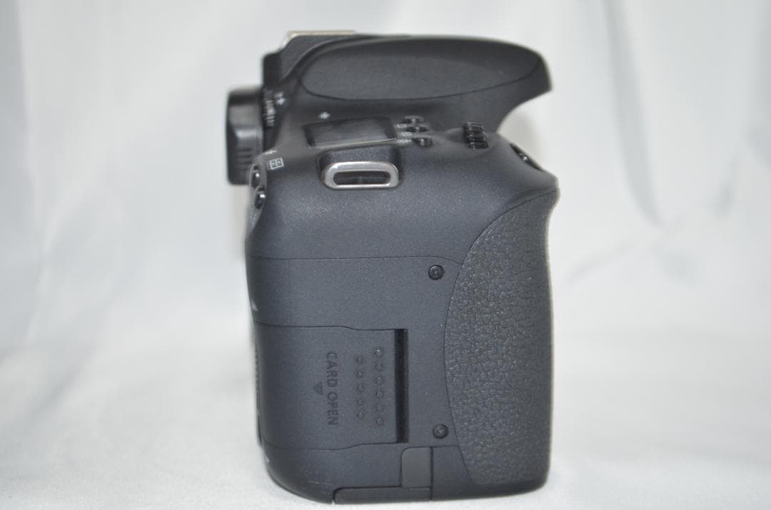 美品 Canon キャノン EOS 8000D レンズキット