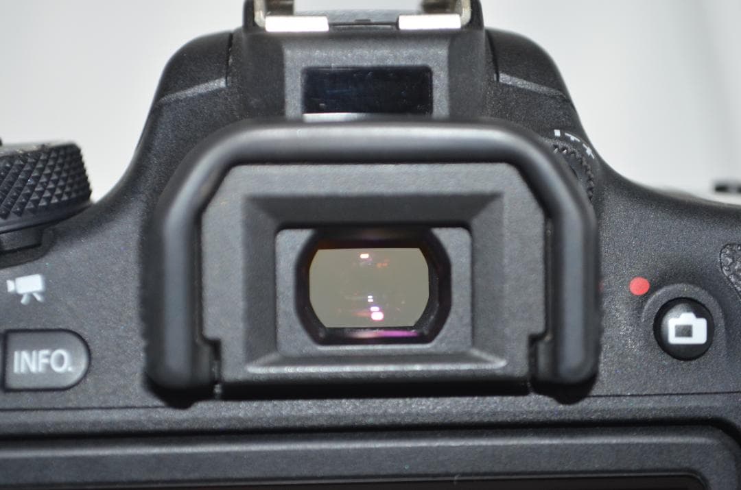 美品 Canon キャノン EOS 8000D レンズキット