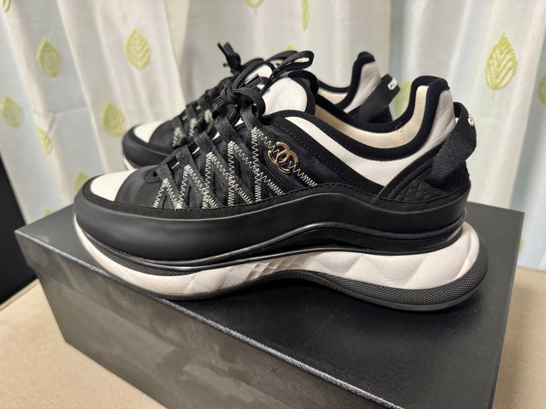 CHANELスニーカー　ブラック/ホワイト42