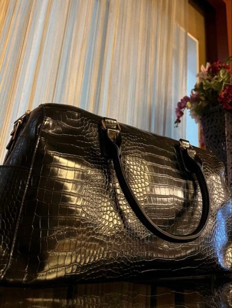 レディースにもメンズにも♪ クロコボストンバック