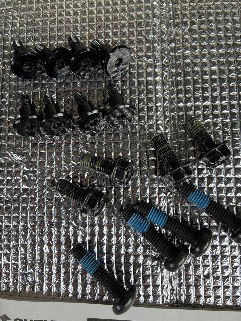 スズキ　GSX-S1000G T、GX サイドケース　キーブラケット