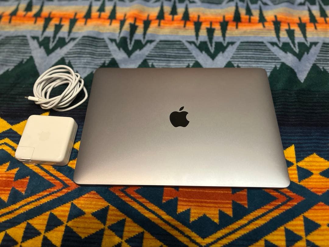 週末セール　MacBookAir M1 ACアダプター付き