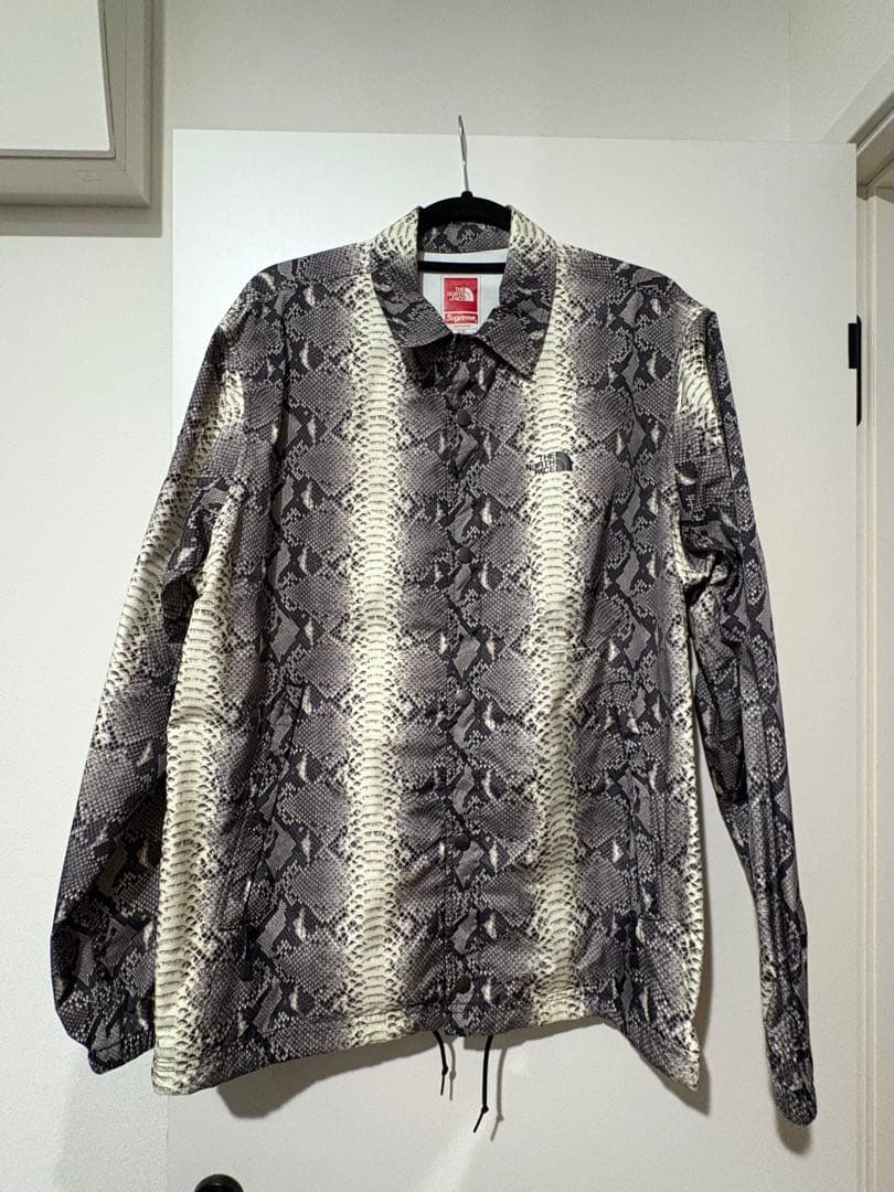 値下げ　supreme north face コーチジャケット　スネーク m