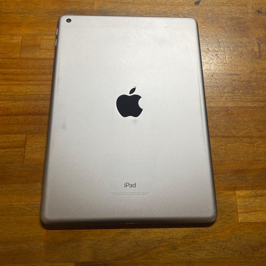 iPad 第6世代　32GB シルバー＋ペン＋ケース