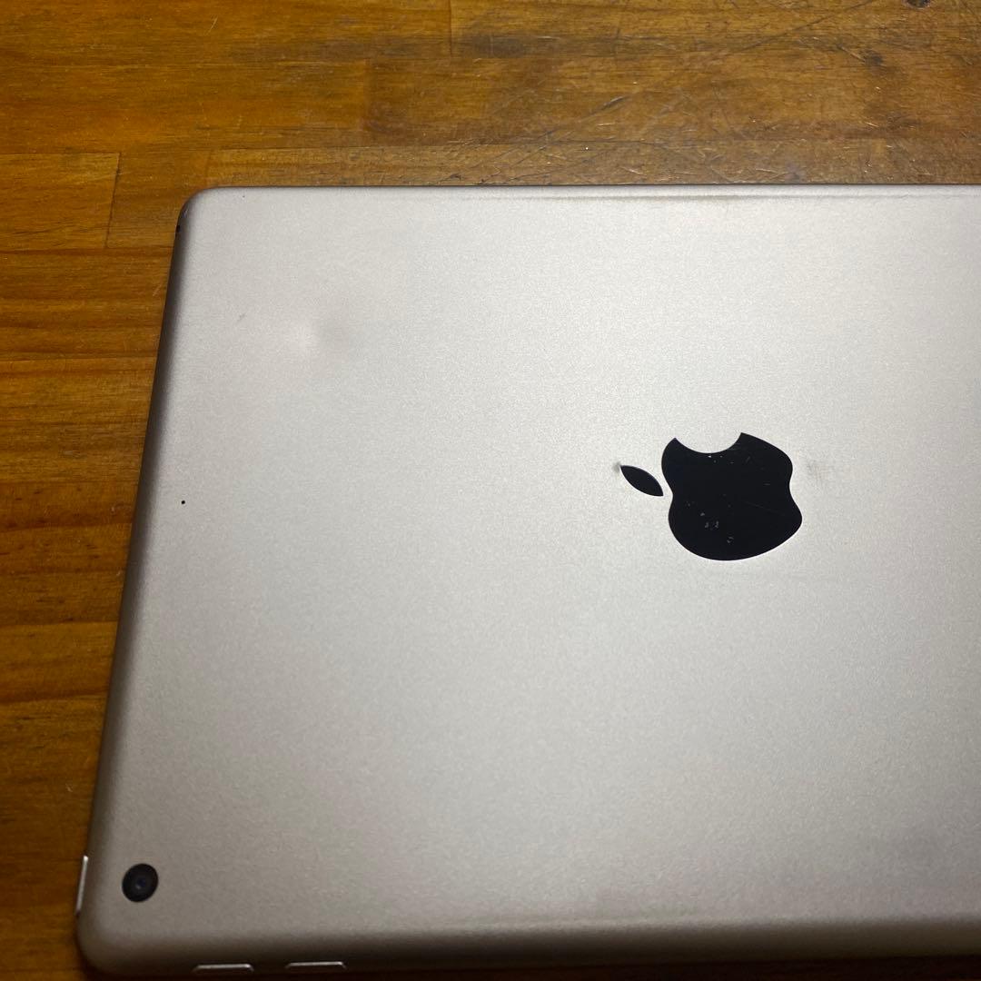 iPad 第6世代　32GB シルバー＋ペン＋ケース