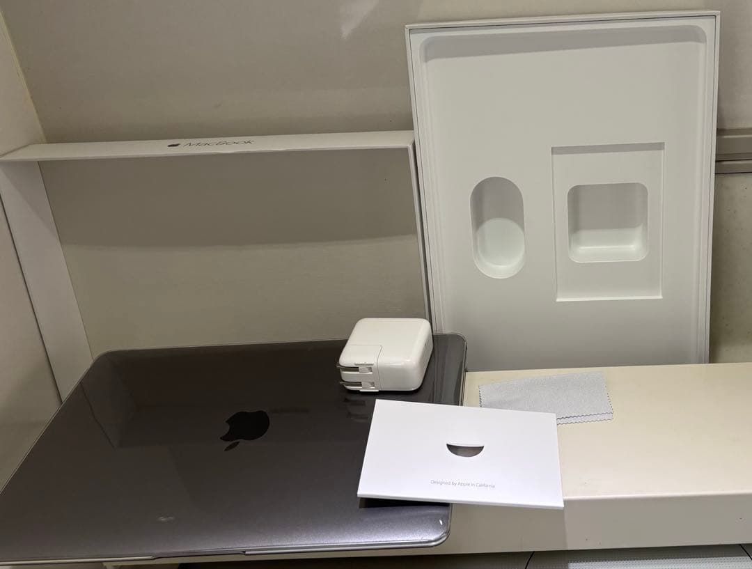 MacBook 12-inch, 2017 スペースグレイ メモ8G 256GB