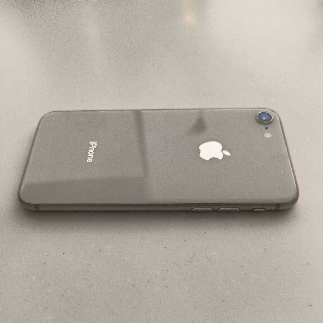 【美品】Apple iPhone 8 64GB 本体 SIMロックあり