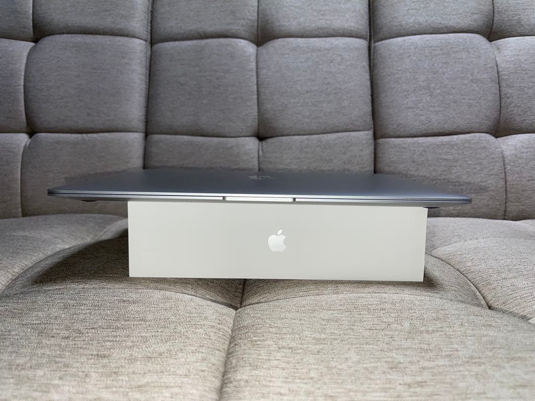 【美品】Apple MacBook Air M1 シルバー　13インチ