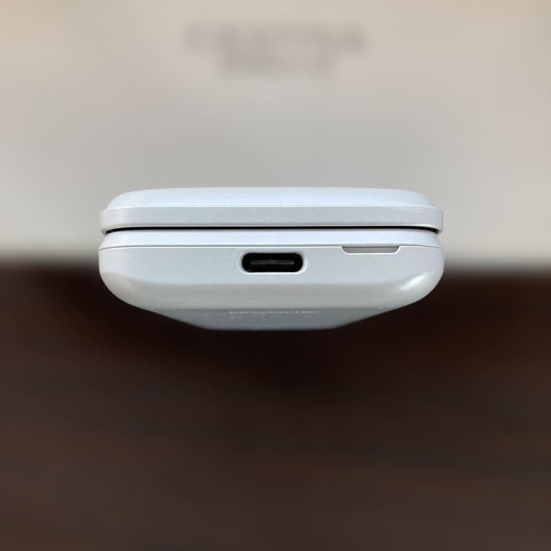 【SIMロック解除済】au GRATINA KYF42(箱・取説付)ホワイト