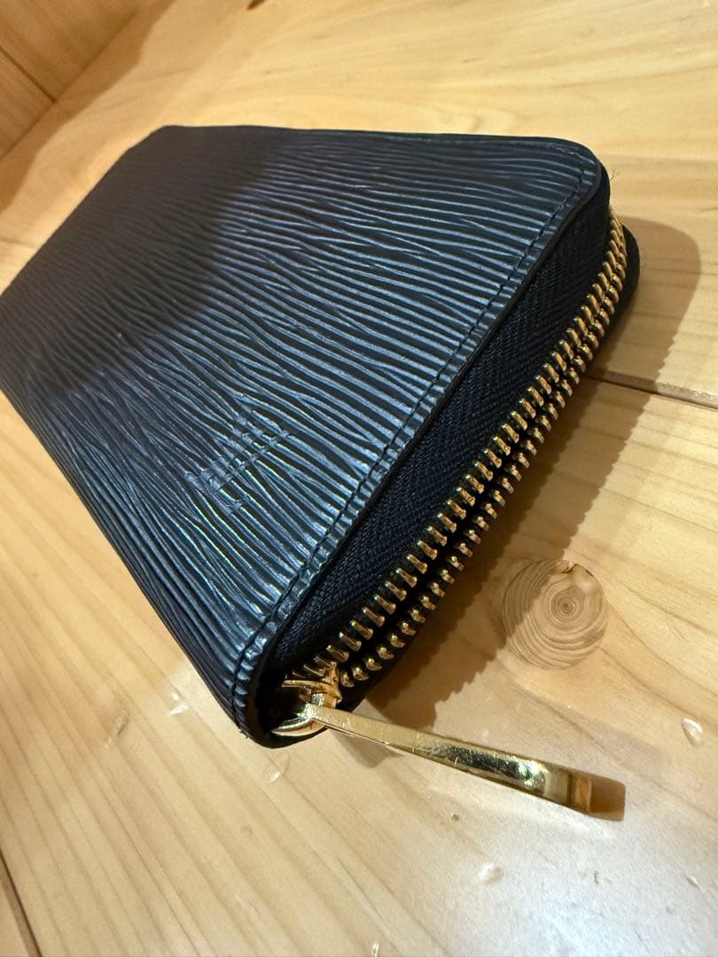 ルイヴィトン　LV エピ　長財布 ラウンドファスナー