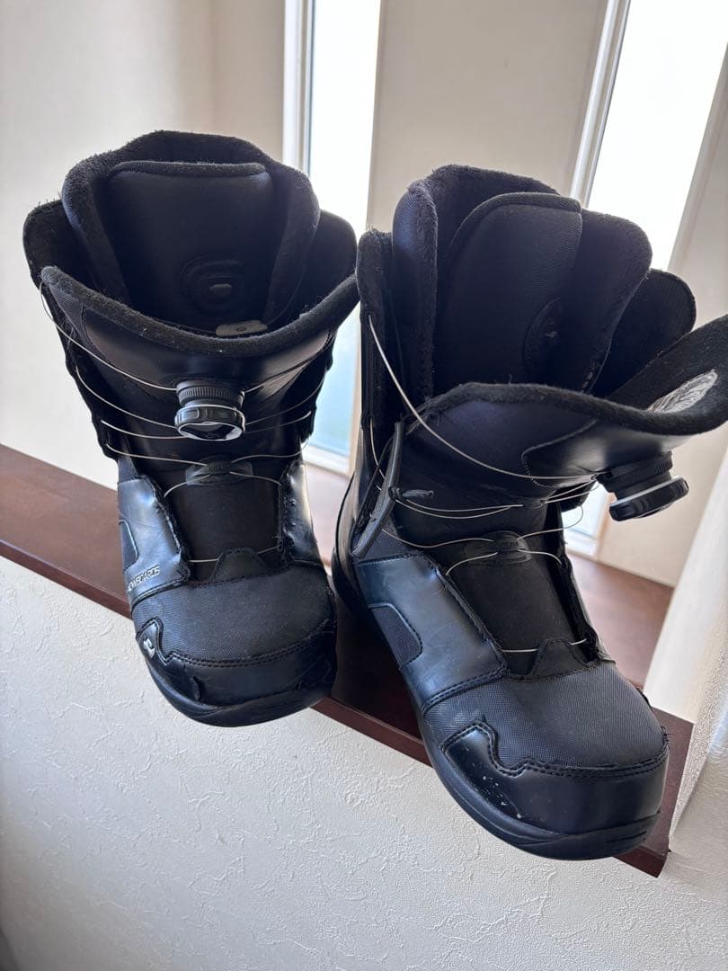 大特価、今だけスノーボード 一式　ビンディング、ブーツ付き。板3枚、ケース付き。