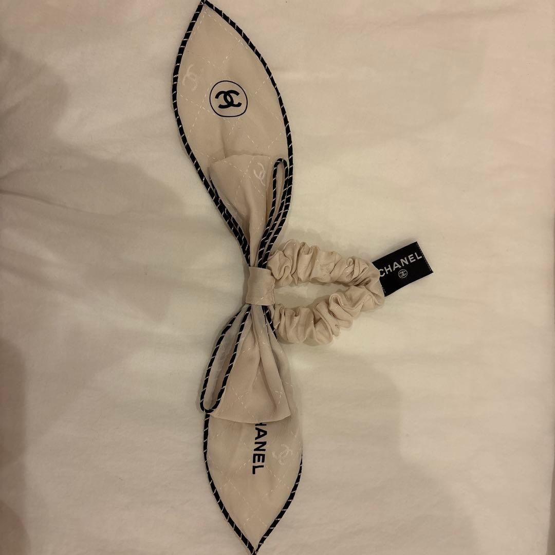 CHANEL リボン シュシュ ベージュ ブラック