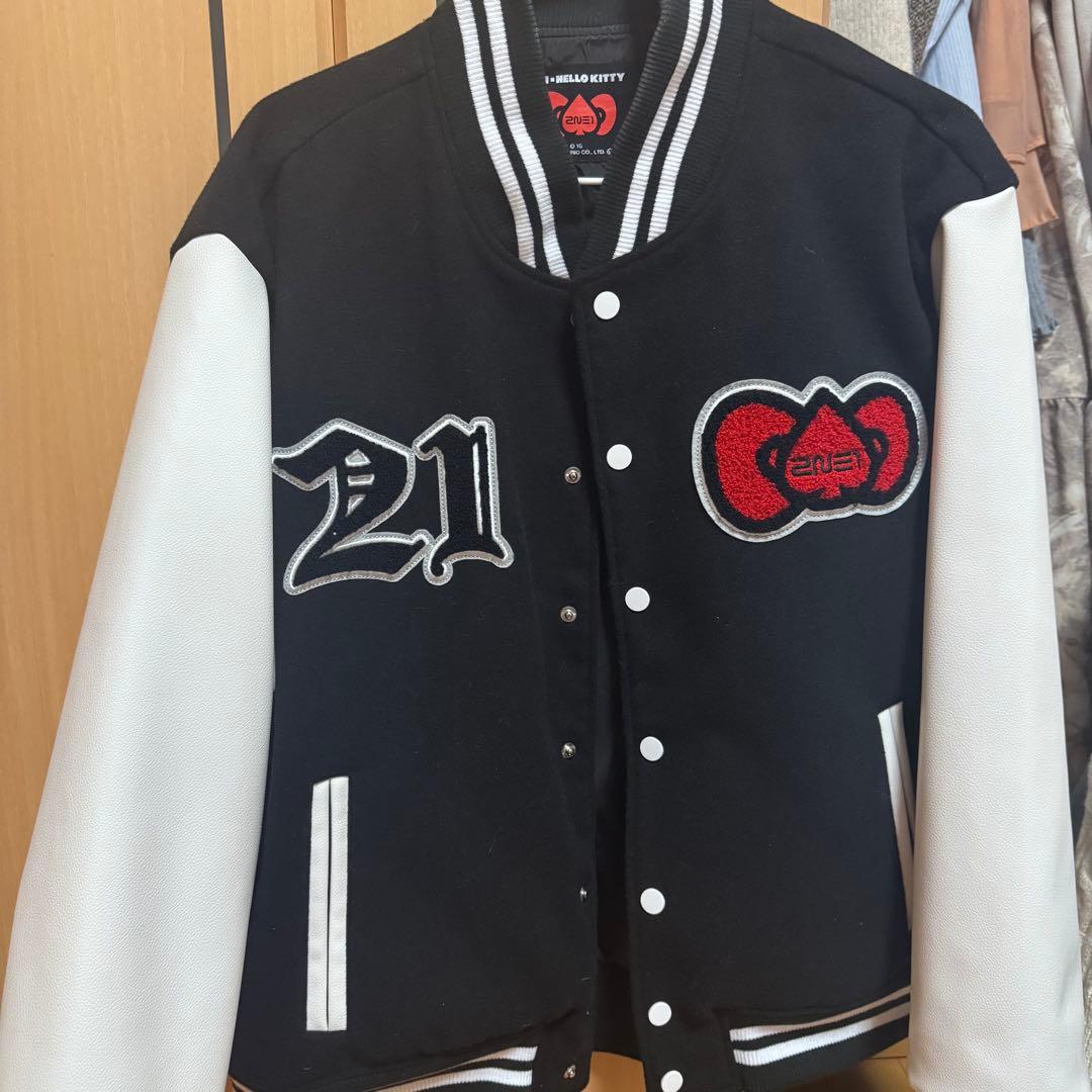 2NE1×HELLO KITTY スタジアムジャンパー