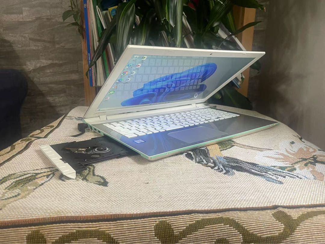 東芝✨サクサク動く✨薄型✨ノートパソコン✨人気のdynabook✨