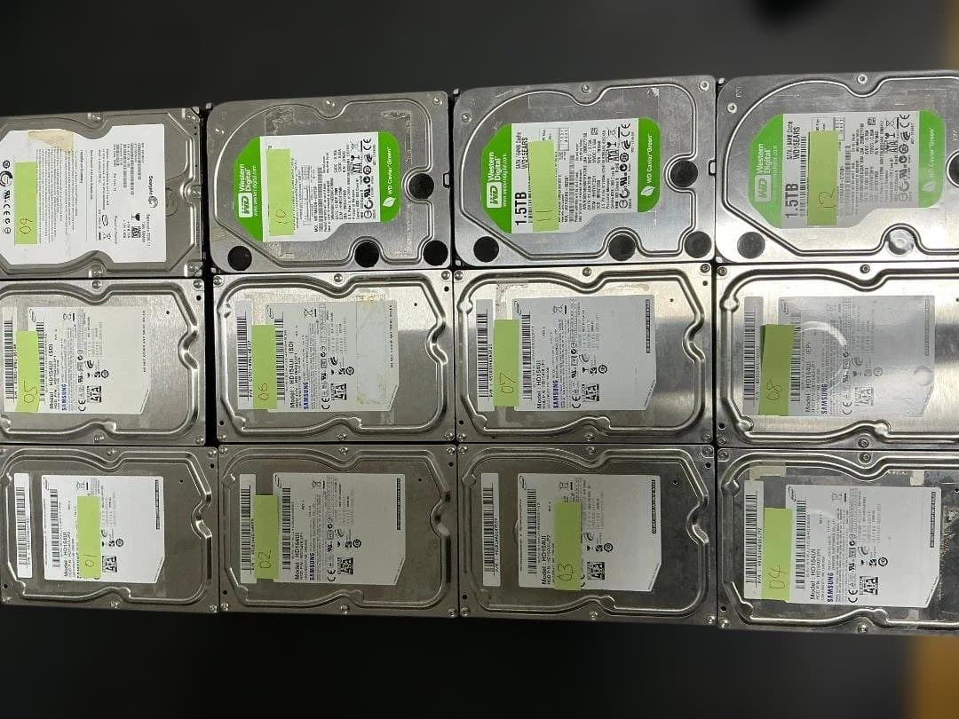 1.5TBHDD計11台/16.5TB（WD３/Samsung８）です