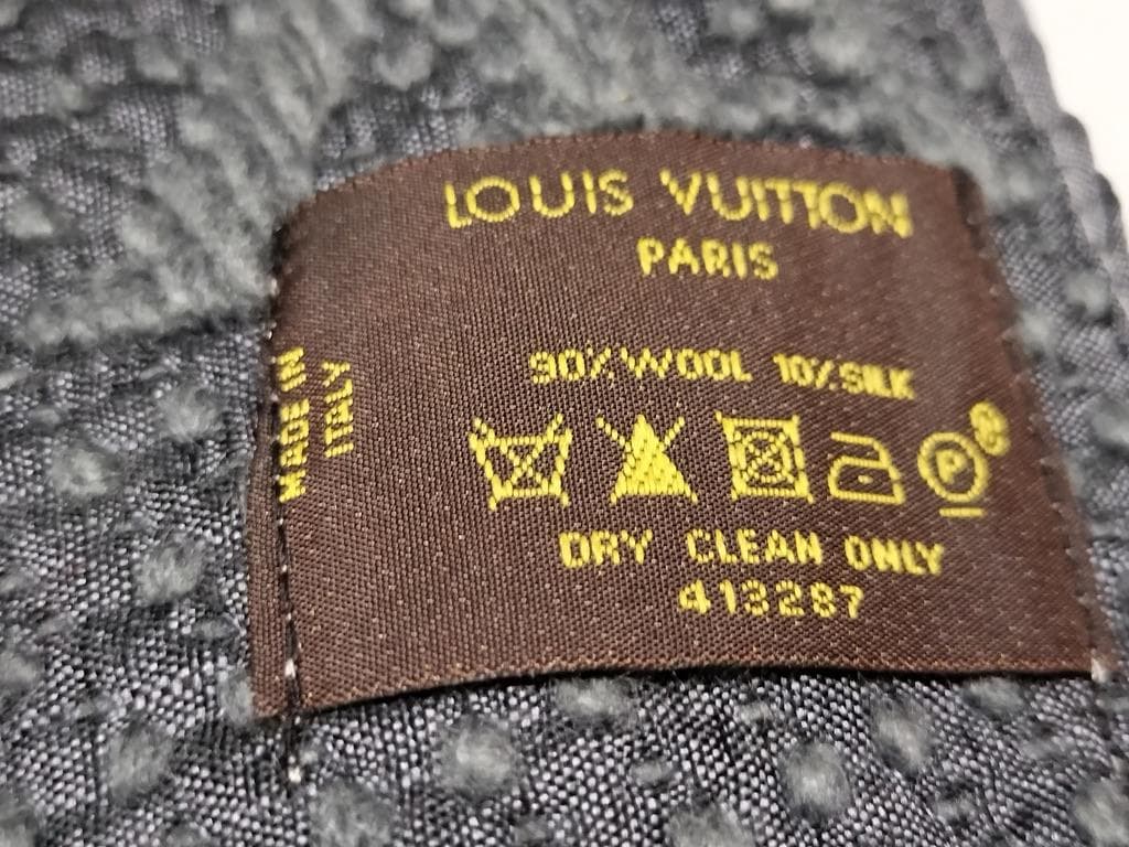 SA-YAです。 グレー マフラー