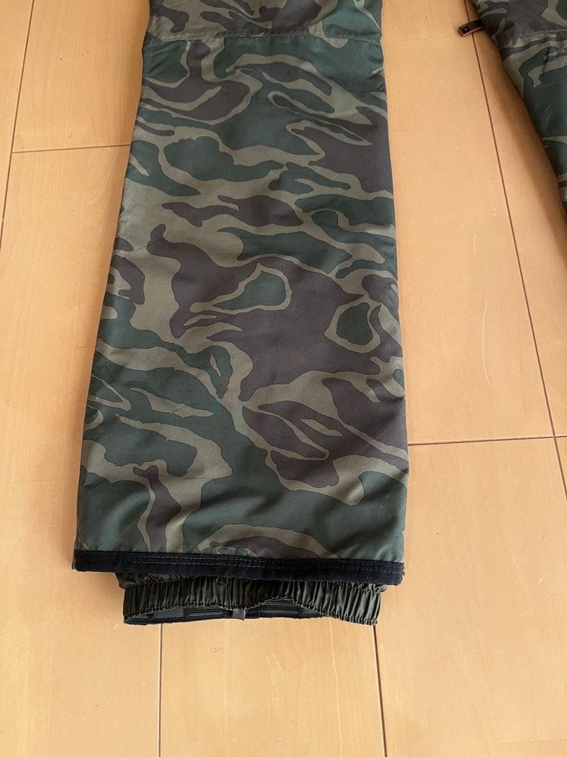 Burton ビブパンツ AG BREAKNECK BIBメンズS 迷彩