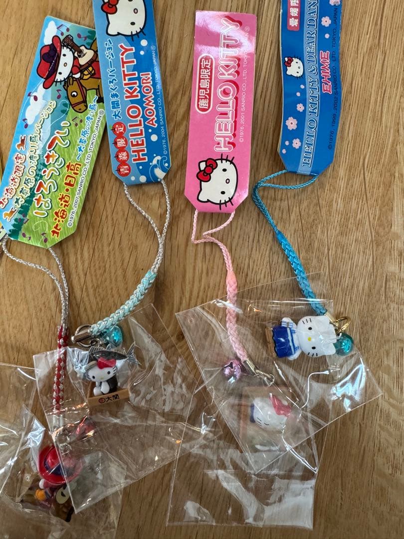 チ*王様 ハローキティ フィギュアストラップ 232➕4 地域限定多数　おまけつ