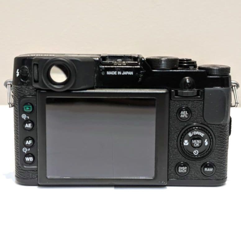 【ジャンク】 富士フイルム　X10 バッテリー付き Fujifilm