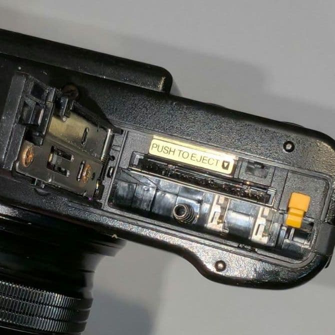 【ジャンク】 富士フイルム　X10 バッテリー付き Fujifilm