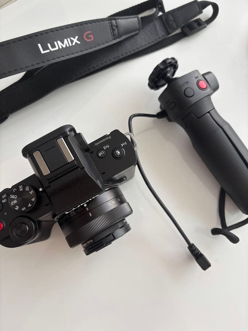 【ほぼ新品・保証有】 LUMIX ミラーレス一眼カメラ 三脚付き